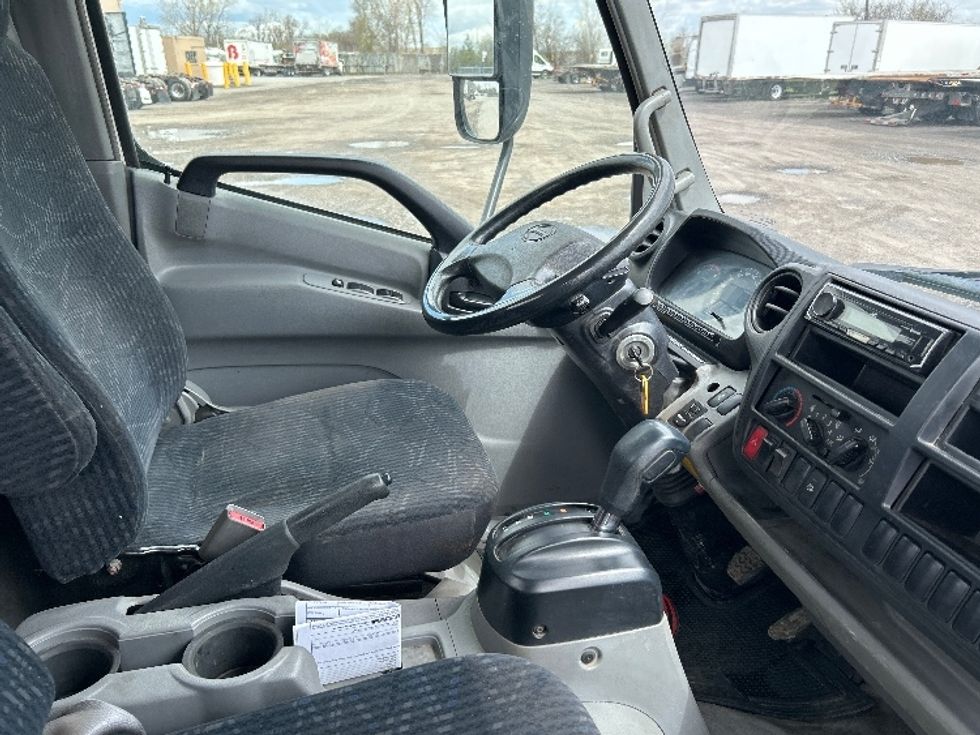 Cab and Chassis Truck-Light and Medium Duty Trucks-Hino-2019-195-Montreal-PQ-192,280\n\t\tkm-$ 43,000 - Image 19
