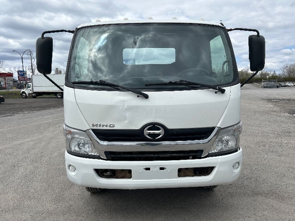Cab and Chassis Truck-Light and Medium Duty Trucks-Hino-2019-195-Montreal-PQ-192,280\n\t\tkm-$ 43,000 - Image 2