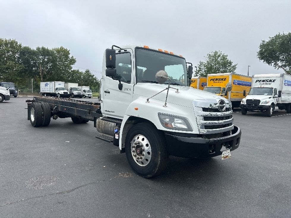 Cab and Chassis Truck-Light and Medium Duty Trucks-Hino-2019-268-New Castle-DE-220,000\n\t\tmiles-$ 31,250 - Image 1