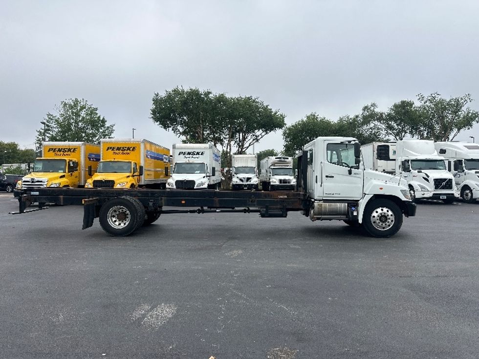 Cab and Chassis Truck-Light and Medium Duty Trucks-Hino-2019-268-New Castle-DE-220,000\n\t\tmiles-$ 31,250 - Image 15