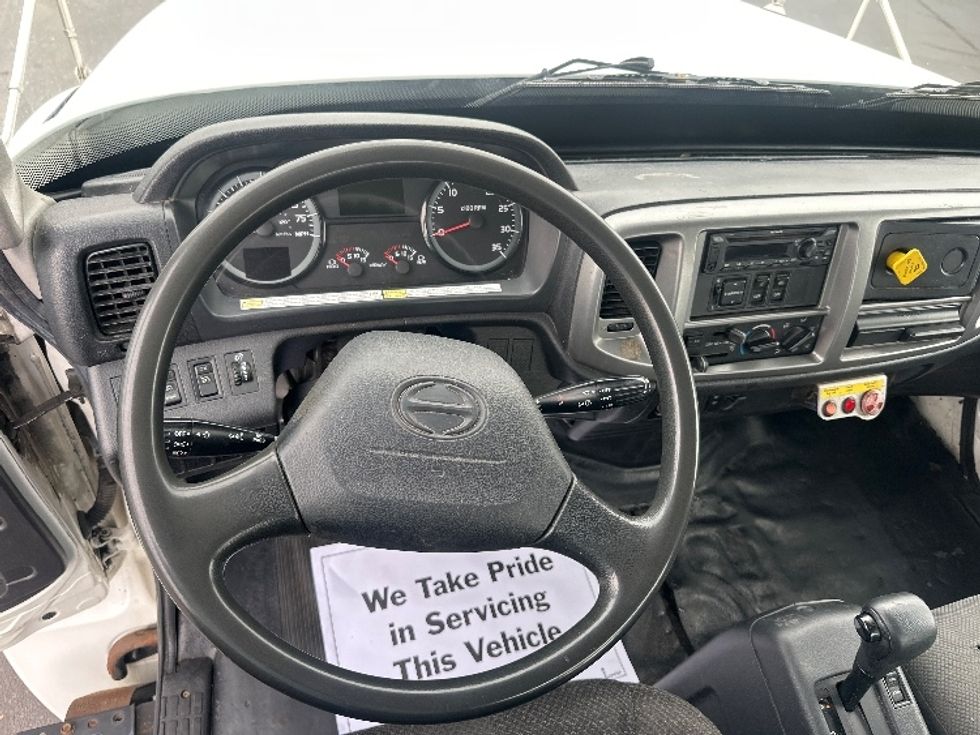 Cab and Chassis Truck-Light and Medium Duty Trucks-Hino-2019-268-New Castle-DE-220,000\n\t\tmiles-$ 31,250 - Image 18