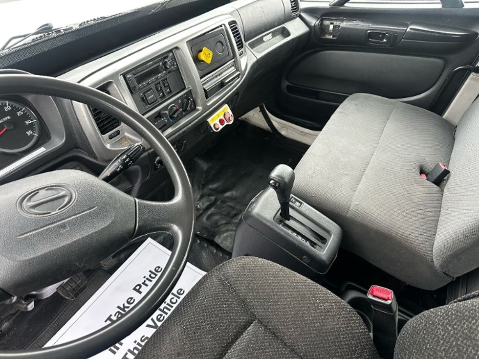Cab and Chassis Truck-Light and Medium Duty Trucks-Hino-2019-268-New Castle-DE-220,000\n\t\tmiles-$ 31,250 - Image 19