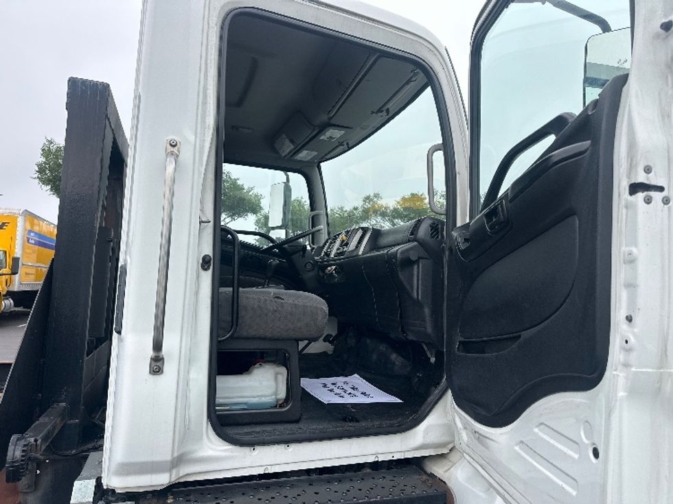 Cab and Chassis Truck-Light and Medium Duty Trucks-Hino-2019-268-New Castle-DE-220,000\n\t\tmiles-$ 31,250 - Image 20