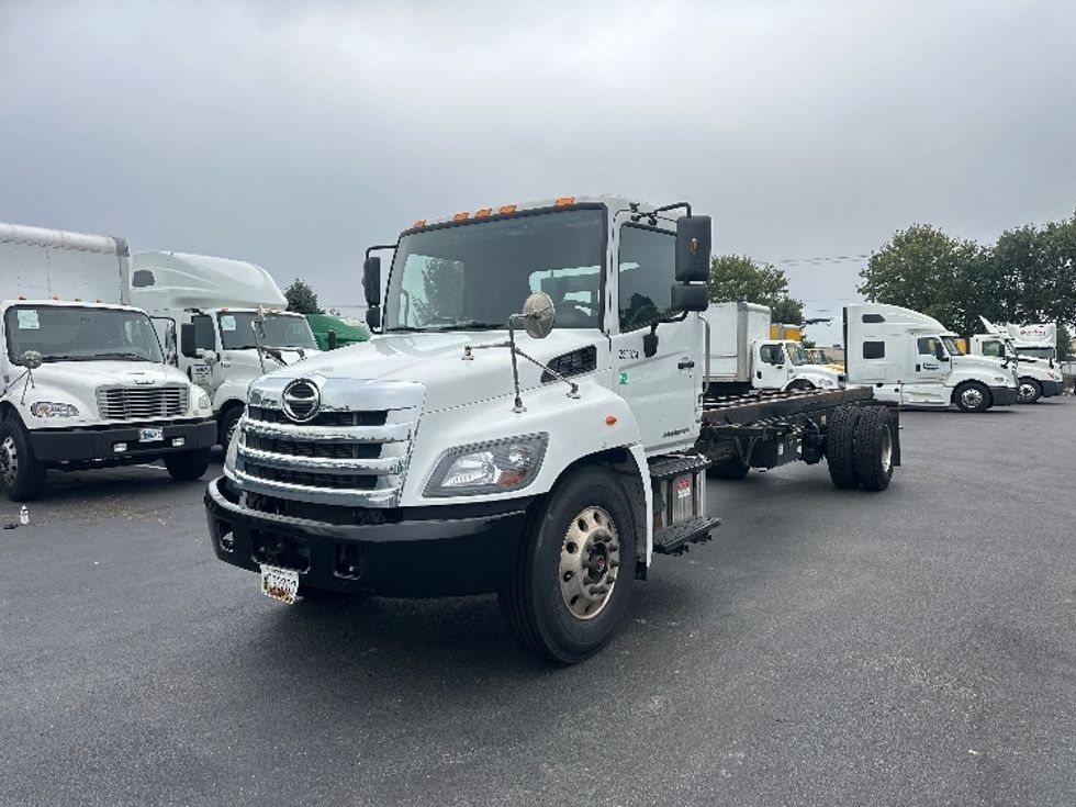 Cab and Chassis Truck-Light and Medium Duty Trucks-Hino-2019-268-New Castle-DE-220,000\n\t\tmiles-$ 31,250 - Image 3