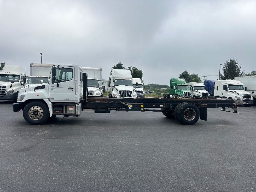 Cab and Chassis Truck-Light and Medium Duty Trucks-Hino-2019-268-New Castle-DE-220,000\n\t\tmiles-$ 31,250 - Image 4
