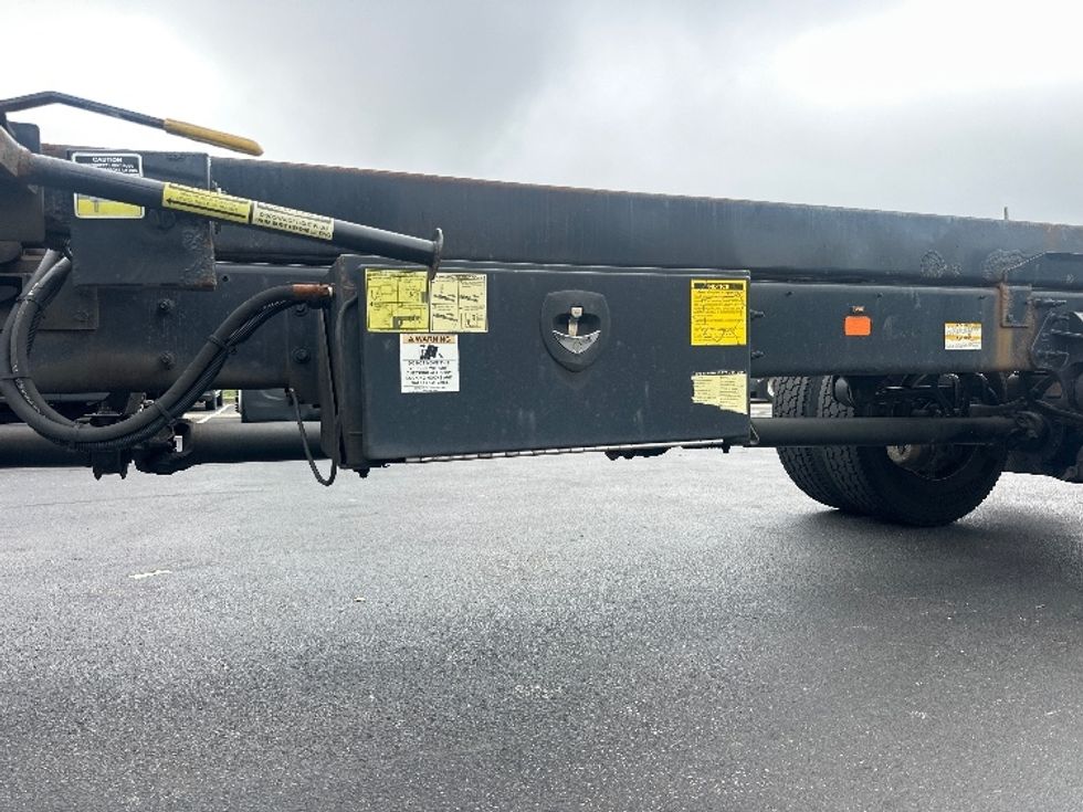 Cab and Chassis Truck-Light and Medium Duty Trucks-Hino-2019-268-New Castle-DE-220,000\n\t\tmiles-$ 31,250 - Image 5