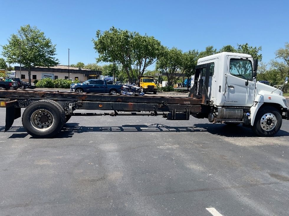 Cab and Chassis Truck-Light and Medium Duty Trucks-Hino-2019-268-New Castle-DE-243,137\n\t\tmiles-$ 28,250 - Image 11