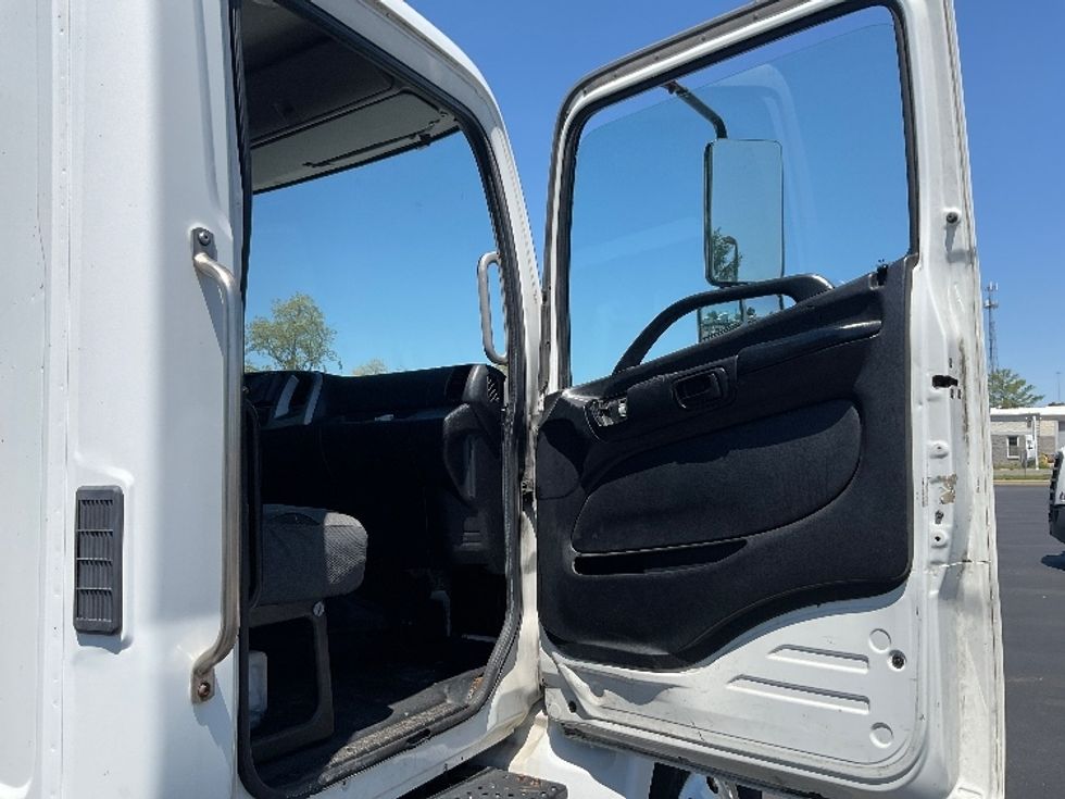 Cab and Chassis Truck-Light and Medium Duty Trucks-Hino-2019-268-New Castle-DE-243,137\n\t\tmiles-$ 28,250 - Image 12