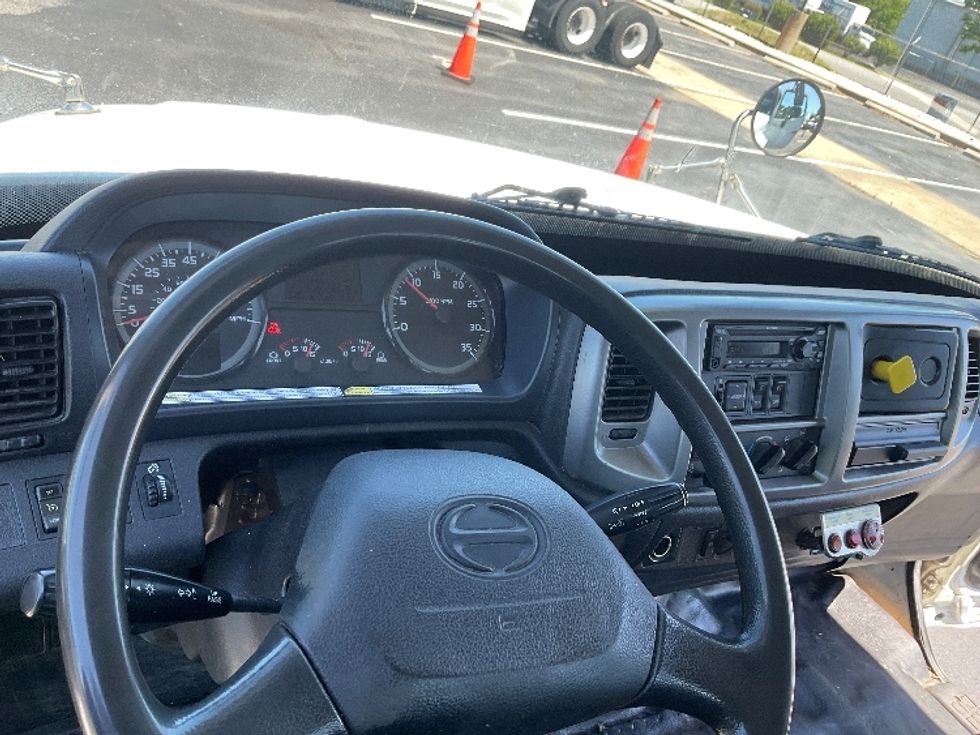 Cab and Chassis Truck-Light and Medium Duty Trucks-Hino-2019-268-New Castle-DE-243,137\n\t\tmiles-$ 28,250 - Image 14