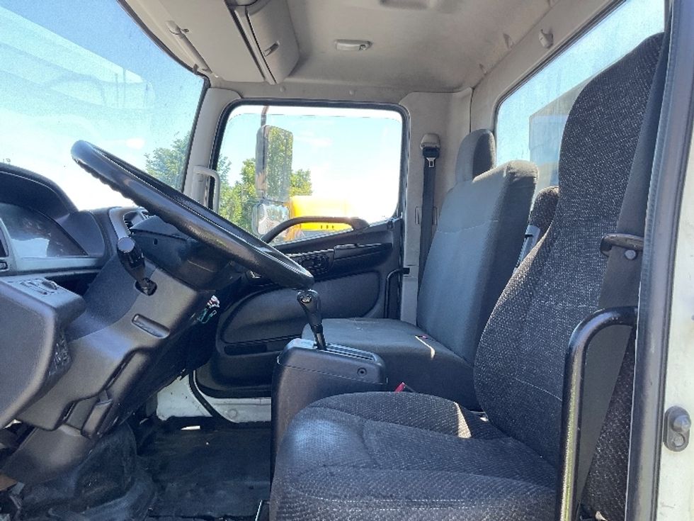Cab and Chassis Truck-Light and Medium Duty Trucks-Hino-2019-268-New Castle-DE-243,137\n\t\tmiles-$ 28,250 - Image 15