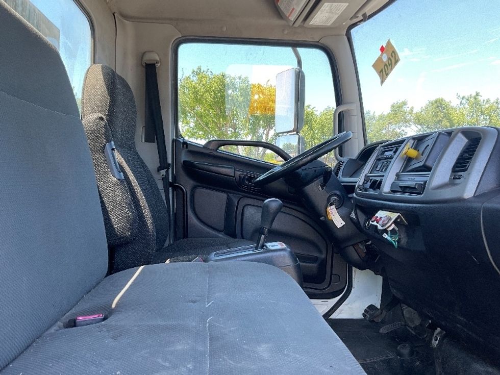 Cab and Chassis Truck-Light and Medium Duty Trucks-Hino-2019-268-New Castle-DE-243,137\n\t\tmiles-$ 28,250 - Image 18