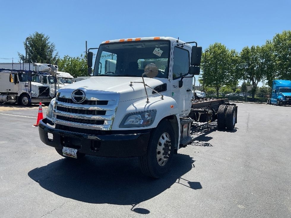 Cab and Chassis Truck-Light and Medium Duty Trucks-Hino-2019-268-New Castle-DE-243,137\n\t\tmiles-$ 28,250 - Image 3