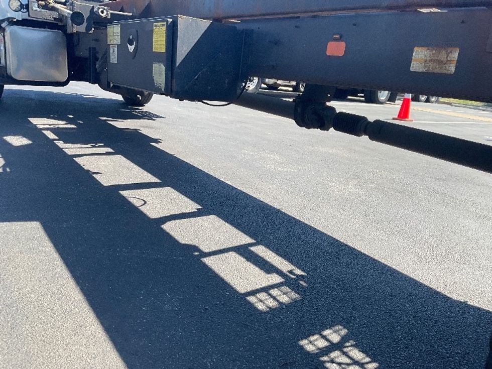 Cab and Chassis Truck-Light and Medium Duty Trucks-Hino-2019-268-New Castle-DE-266,030\n\t\tmiles-$ 25,750 - Image 5