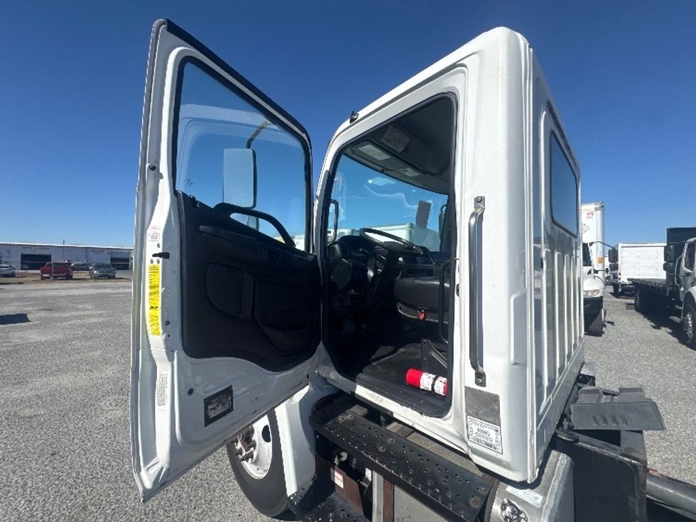 Cab and Chassis Truck-Light and Medium Duty Trucks-Hino-2019-268-Ocala-FL-187,718\n\t\tmiles-$ 31,250 - Image 11
