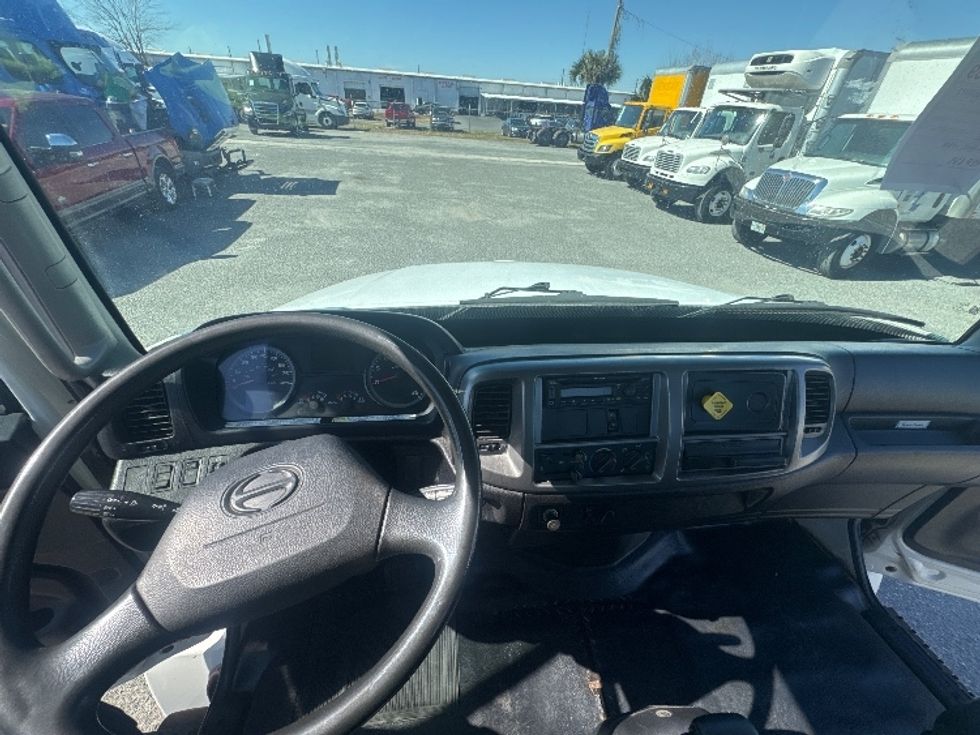 Cab and Chassis Truck-Light and Medium Duty Trucks-Hino-2019-268-Ocala-FL-187,718\n\t\tmiles-$ 31,250 - Image 13