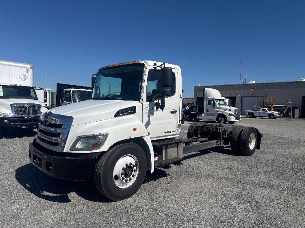 Cab and Chassis Truck-Light and Medium Duty Trucks-Hino-2019-268-Ocala-FL-187,718\n\t\tmiles-$ 31,250 - Image 3
