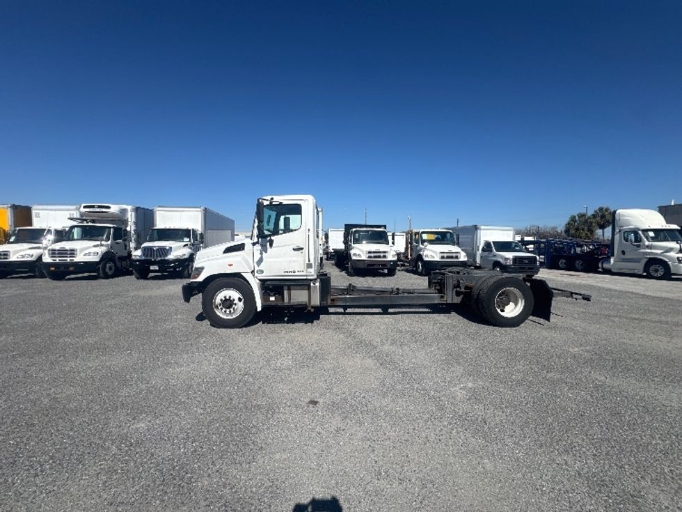 Cab and Chassis Truck-Light and Medium Duty Trucks-Hino-2019-268-Ocala-FL-187,718\n\t\tmiles-$ 31,250 - Image 4