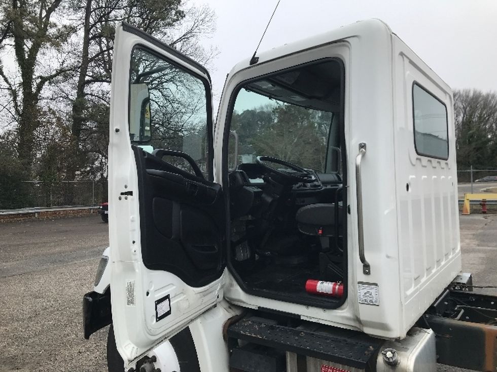 Cab and Chassis Truck-Light and Medium Duty Trucks-Hino-2019-268-Prince George-VA-104,149\n\t\tmiles-$ 49,000 - Image 14