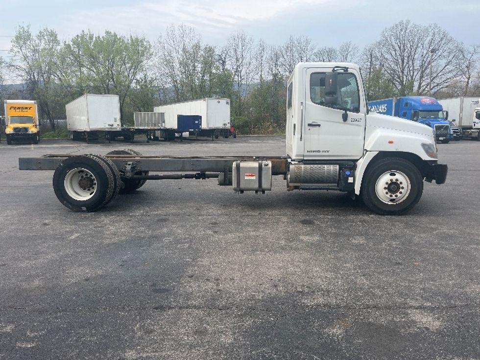 Cab and Chassis Truck-Light and Medium Duty Trucks-Hino-2019-268-Salem-VA-114,267\n\t\tmiles-$ 48,250 - Image 14