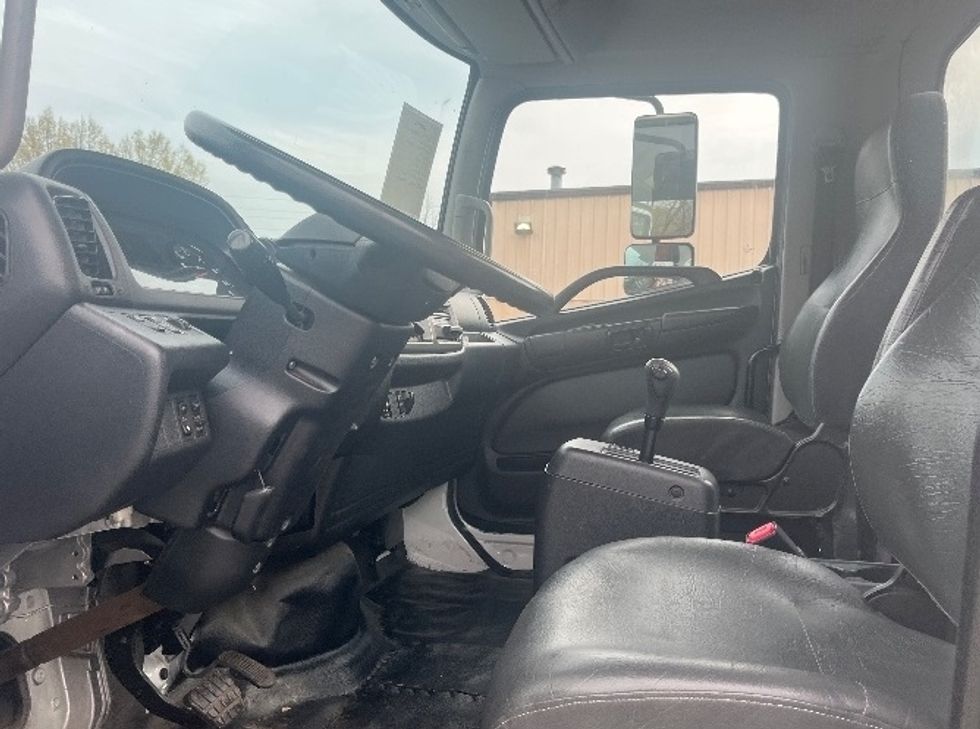 Cab and Chassis Truck-Light and Medium Duty Trucks-Hino-2019-268-Salem-VA-114,267\n\t\tmiles-$ 48,250 - Image 15