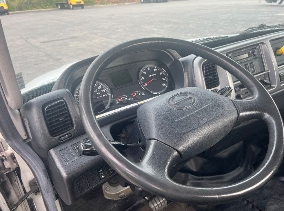 Cab and Chassis Truck-Light and Medium Duty Trucks-Hino-2019-268-Salem-VA-114,267\n\t\tmiles-$ 48,250 - Image 16
