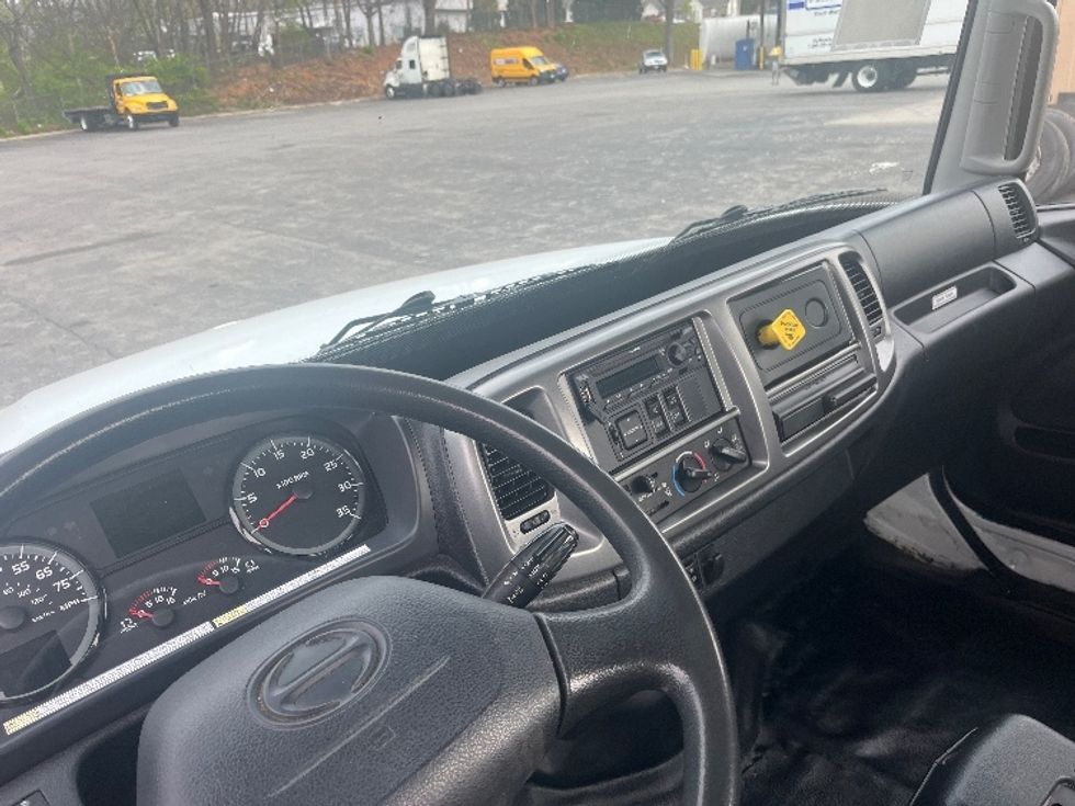 Cab and Chassis Truck-Light and Medium Duty Trucks-Hino-2019-268-Salem-VA-114,267\n\t\tmiles-$ 48,250 - Image 17