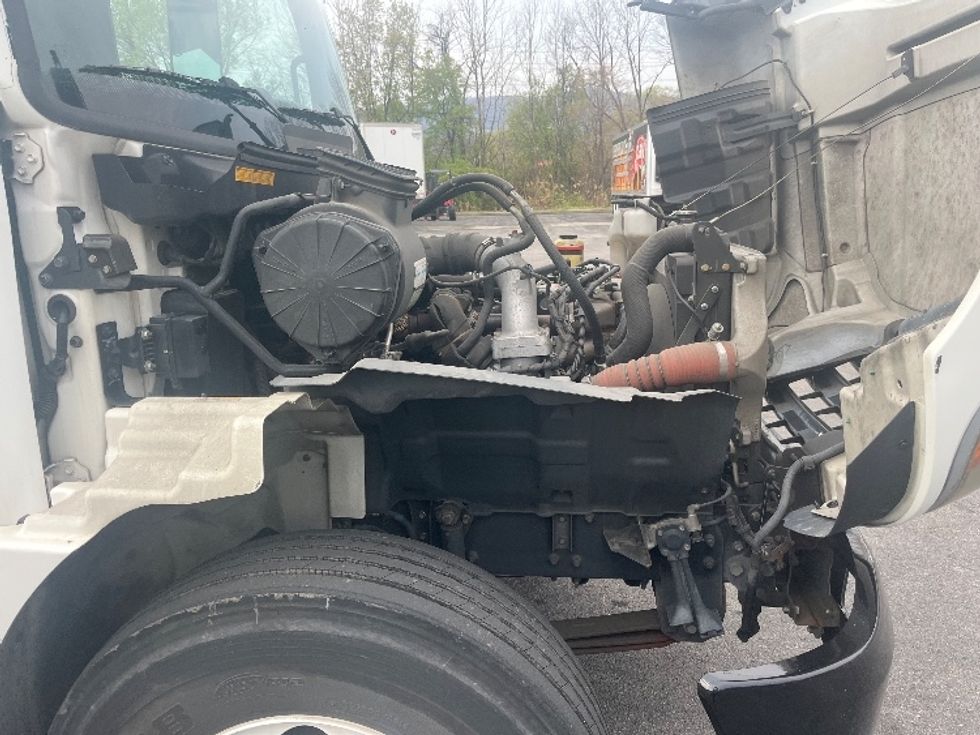 Cab and Chassis Truck-Light and Medium Duty Trucks-Hino-2019-268-Salem-VA-114,267\n\t\tmiles-$ 48,250 - Image 21