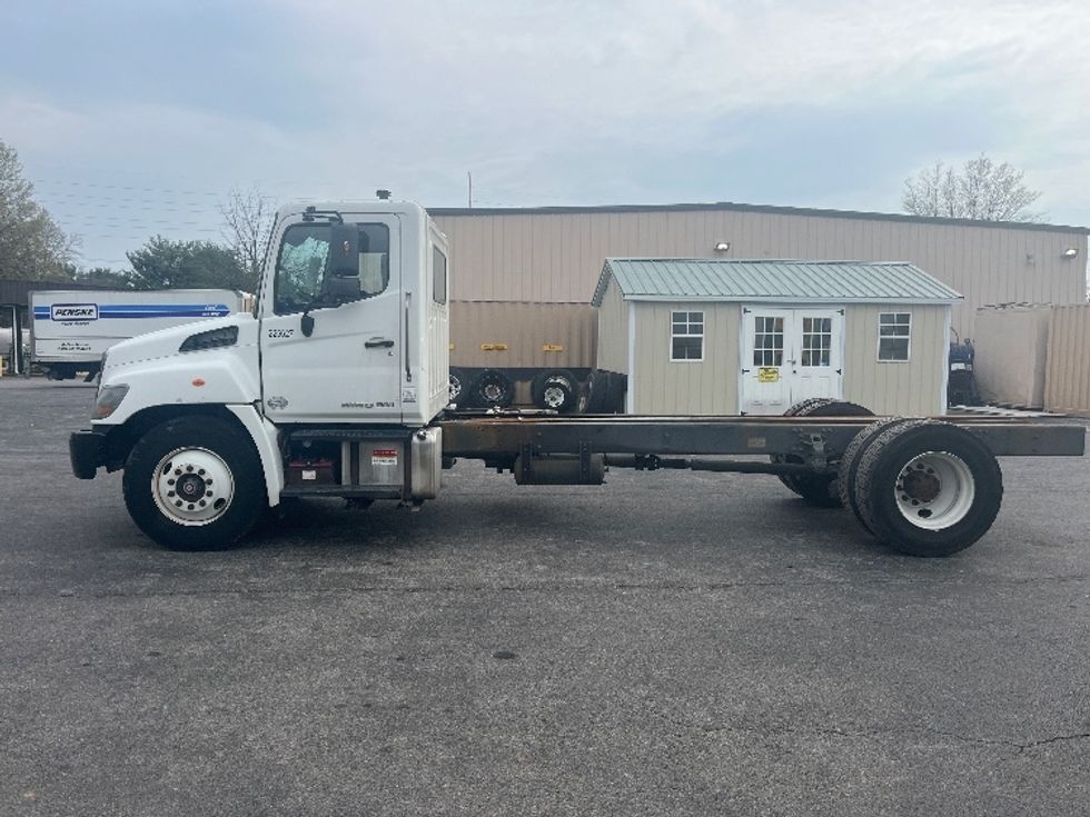 Cab and Chassis Truck-Light and Medium Duty Trucks-Hino-2019-268-Salem-VA-114,267\n\t\tmiles-$ 48,250 - Image 3