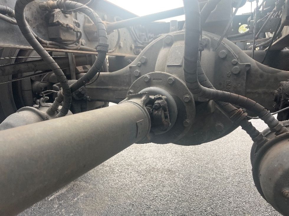 Cab and Chassis Truck-Light and Medium Duty Trucks-Hino-2019-268-Salem-VA-114,267\n\t\tmiles-$ 48,250 - Image 4