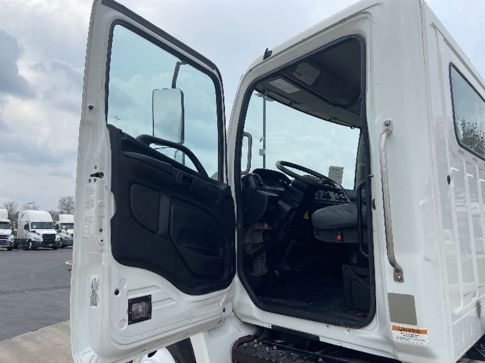 Cab and Chassis Truck-Light and Medium Duty Trucks-Hino-2019-268-San Antonio-TX-178,284\n\t\tmiles-$ 41,750 - Image 10