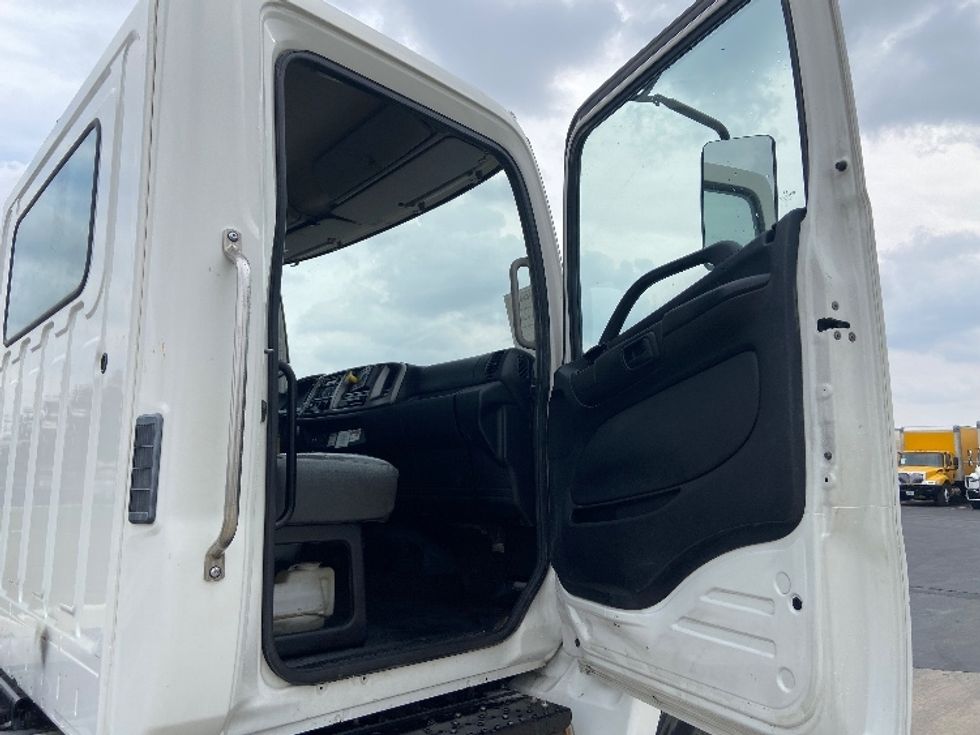 Cab and Chassis Truck-Light and Medium Duty Trucks-Hino-2019-268-San Antonio-TX-178,284\n\t\tmiles-$ 41,750 - Image 16