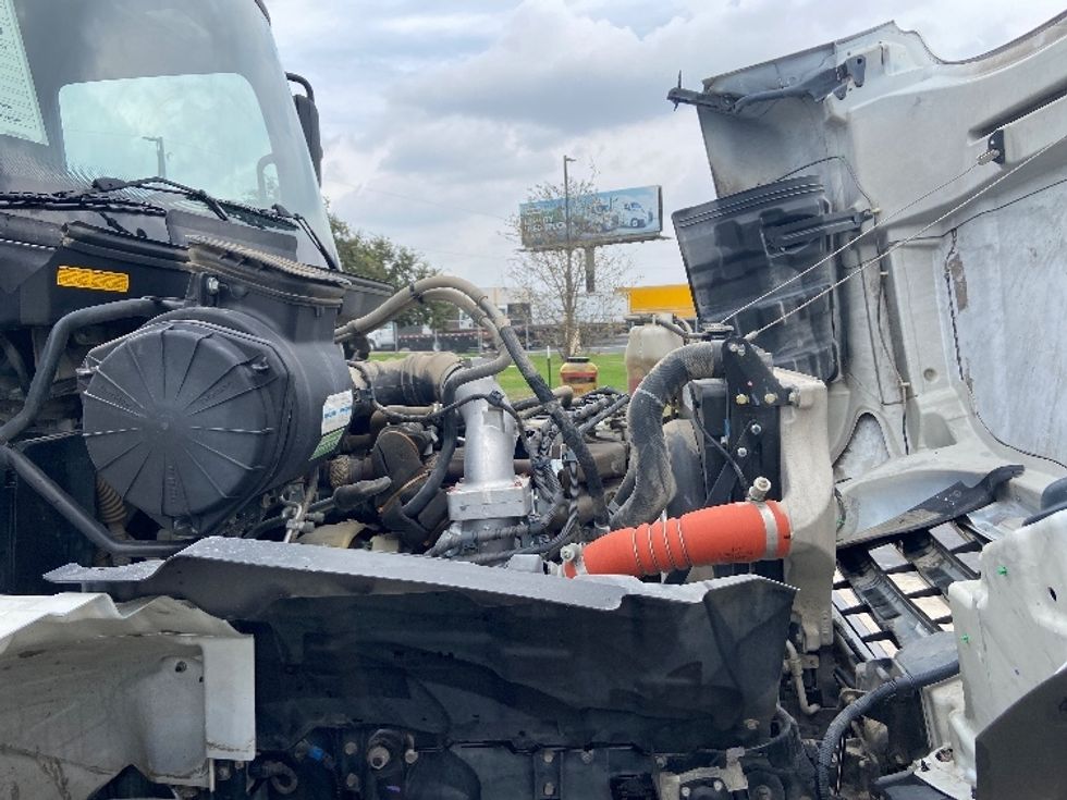 Cab and Chassis Truck-Light and Medium Duty Trucks-Hino-2019-268-San Antonio-TX-178,284\n\t\tmiles-$ 41,750 - Image 19