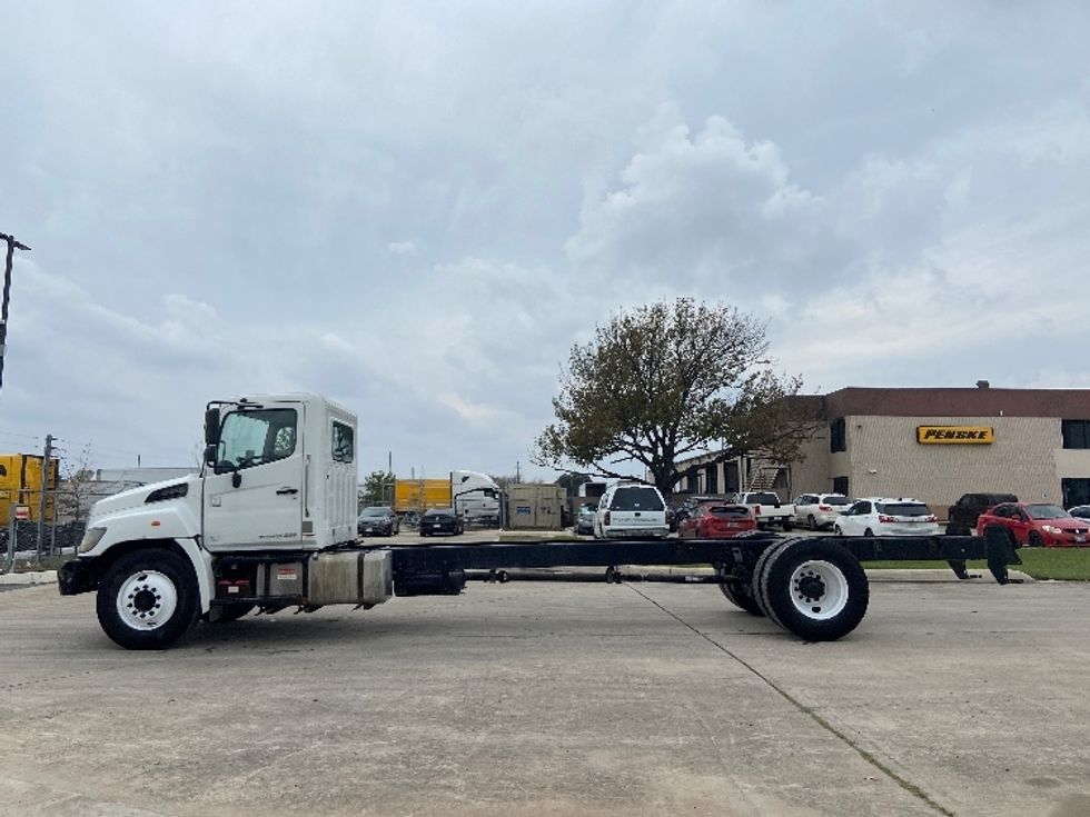 Cab and Chassis Truck-Light and Medium Duty Trucks-Hino-2019-268-San Antonio-TX-178,284\n\t\tmiles-$ 41,750 - Image 4