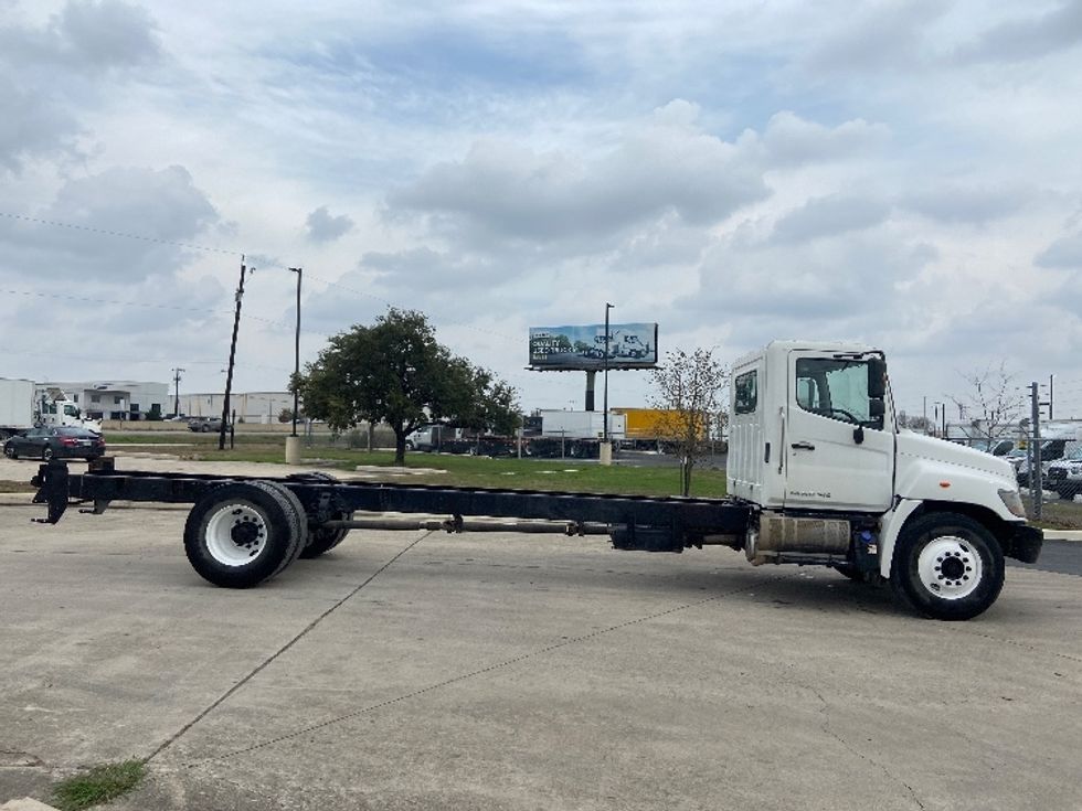 Cab and Chassis Truck-Light and Medium Duty Trucks-Hino-2019-268-San Antonio-TX-178,284\n\t\tmiles-$ 41,750 - Image 9
