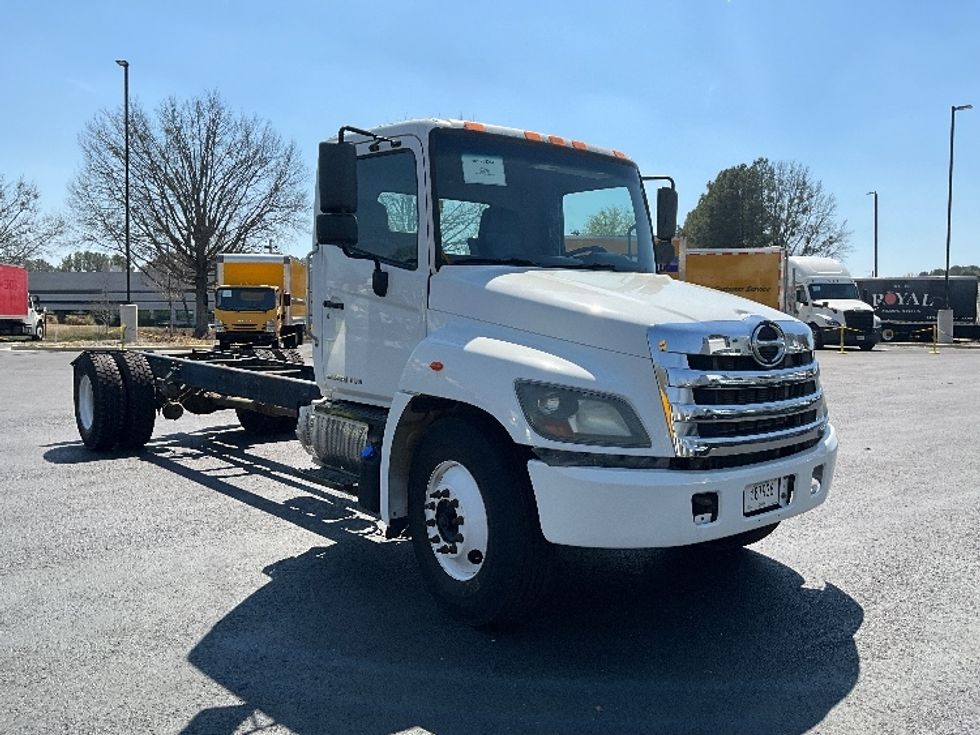 Cab and Chassis Truck-Light and Medium Duty Trucks-Hino-2019-338-Atlanta (Forest Park)-GA-219,009\n\t\tmiles-$ 33,750 - Image 1