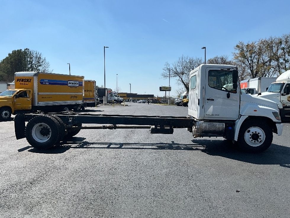 Cab and Chassis Truck-Light and Medium Duty Trucks-Hino-2019-338-Atlanta (Forest Park)-GA-219,009\n\t\tmiles-$ 33,750 - Image 10