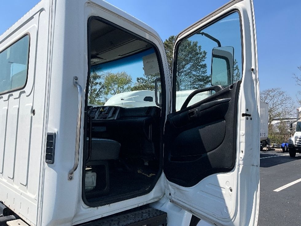 Cab and Chassis Truck-Light and Medium Duty Trucks-Hino-2019-338-Atlanta (Forest Park)-GA-219,009\n\t\tmiles-$ 33,750 - Image 15