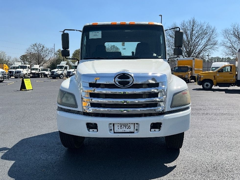 Cab and Chassis Truck-Light and Medium Duty Trucks-Hino-2019-338-Atlanta (Forest Park)-GA-219,009\n\t\tmiles-$ 33,750 - Image 2