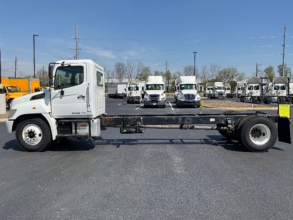 Cab and Chassis Truck-Light and Medium Duty Trucks-Hino-2019-338-Atlanta (Forest Park)-GA-219,009\n\t\tmiles-$ 33,750 - Image 4