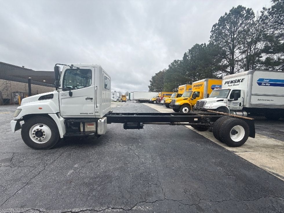Cab and Chassis Truck-Light and Medium Duty Trucks-Hino-2019-338-Conyers-GA-259,346\n\t\tmiles-$ 27,750 - Image 4