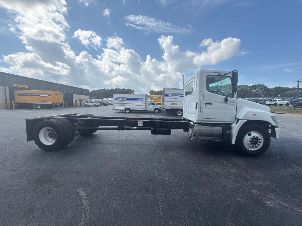 Cab and Chassis Truck-Light and Medium Duty Trucks-Hino-2019-338-Duluth-GA-192,192\n\t\tmiles-$ 37,500 - Image 10