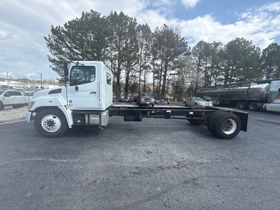 Cab and Chassis Truck-Light and Medium Duty Trucks-Hino-2019-338-Duluth-GA-192,192\n\t\tmiles-$ 37,500 - Image 4