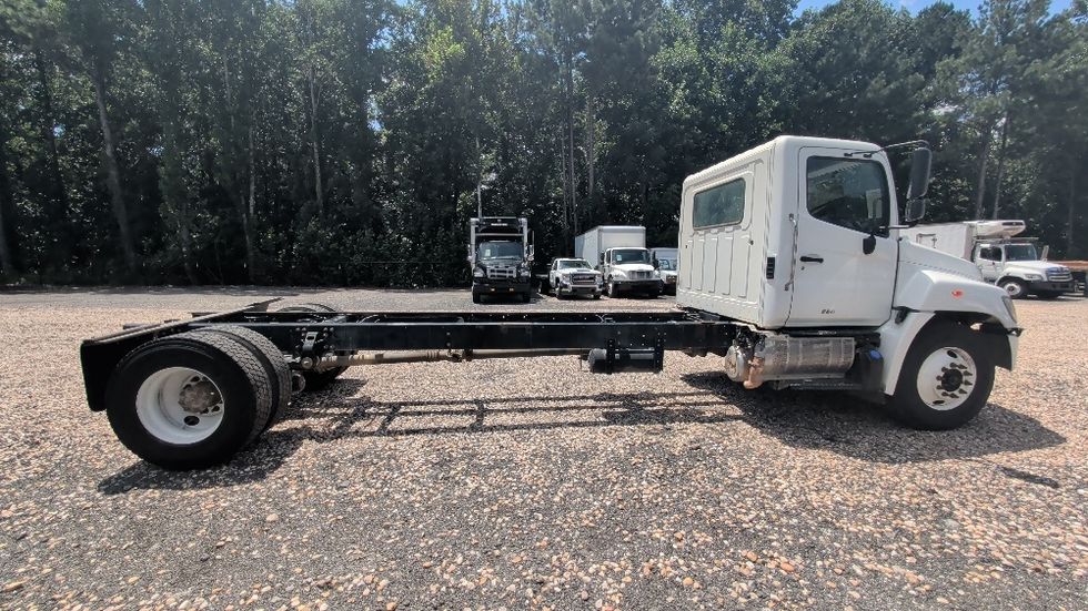 Cab and Chassis Truck-Light and Medium Duty Trucks-Hino-2019-338-Suwanee-GA-222,346\n\t\tmiles-$ 33,500 - Image 10