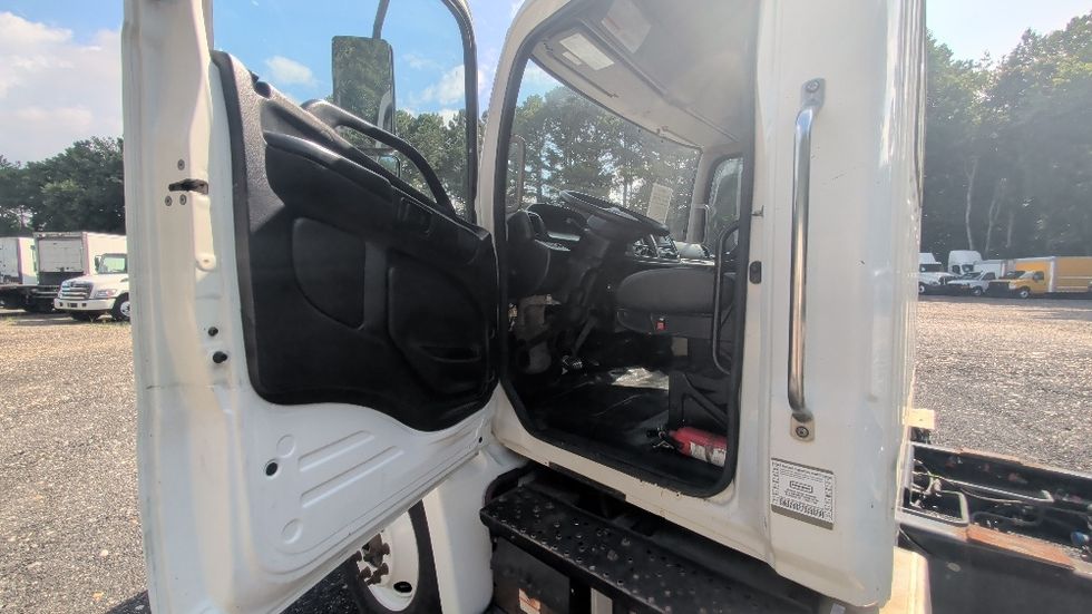 Cab and Chassis Truck-Light and Medium Duty Trucks-Hino-2019-338-Suwanee-GA-222,346\n\t\tmiles-$ 33,500 - Image 11