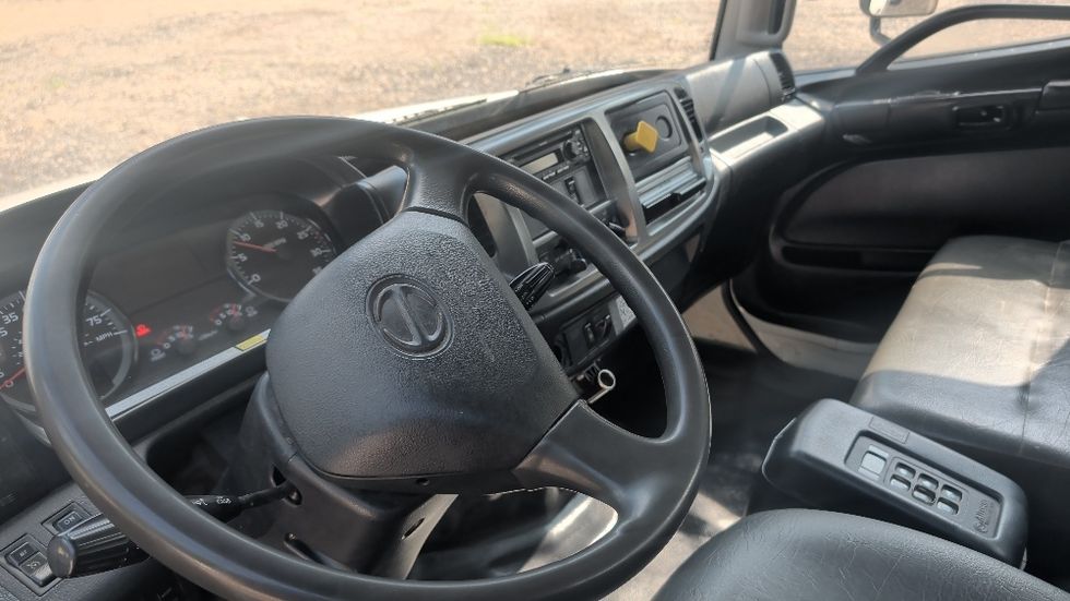 Cab and Chassis Truck-Light and Medium Duty Trucks-Hino-2019-338-Suwanee-GA-222,346\n\t\tmiles-$ 33,500 - Image 12