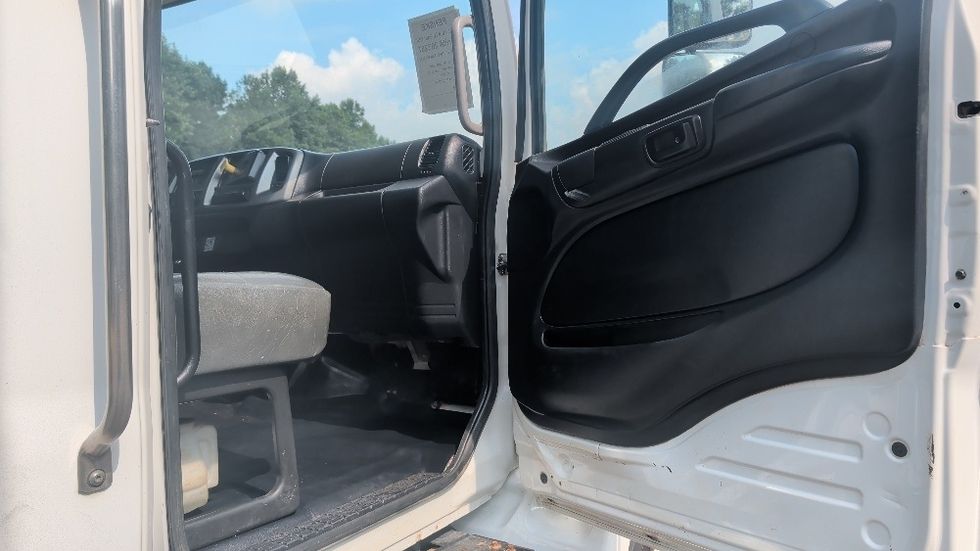 Cab and Chassis Truck-Light and Medium Duty Trucks-Hino-2019-338-Suwanee-GA-222,346\n\t\tmiles-$ 33,500 - Image 15