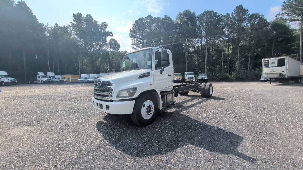 Cab and Chassis Truck-Light and Medium Duty Trucks-Hino-2019-338-Suwanee-GA-222,346\n\t\tmiles-$ 33,500 - Image 3