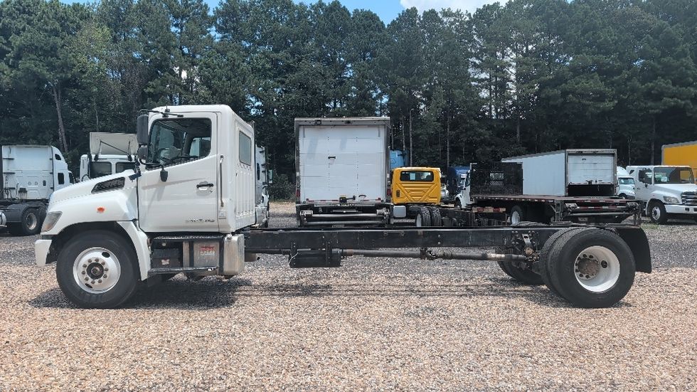Cab and Chassis Truck-Light and Medium Duty Trucks-Hino-2019-338-Suwanee-GA-222,346\n\t\tmiles-$ 33,500 - Image 4