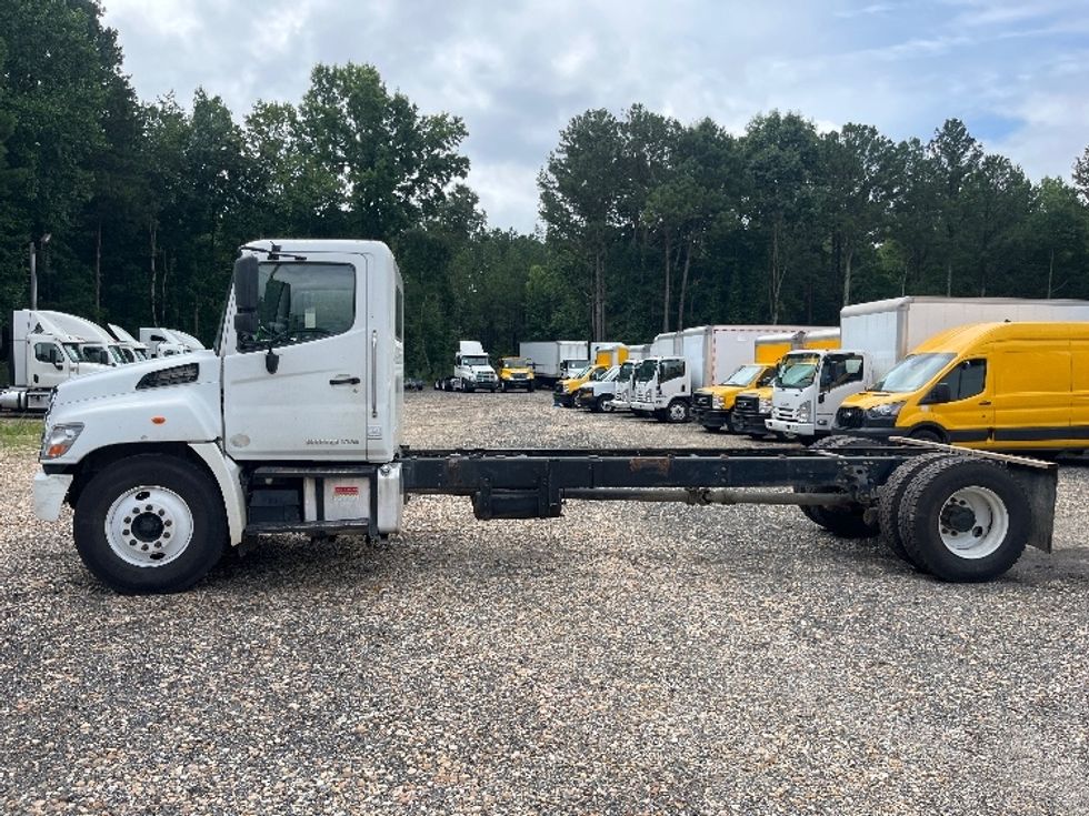 Cab and Chassis Truck-Light and Medium Duty Trucks-Hino-2019-338-Suwanee-GA-250,524\n\t\tmiles-$ 30,000 - Image 4