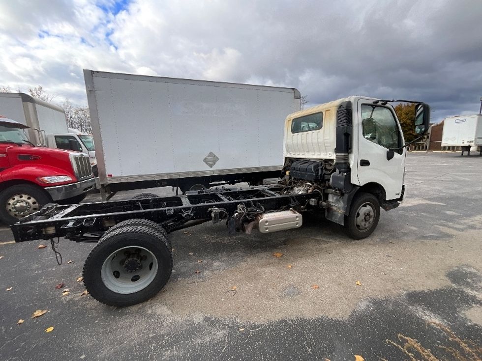Cab and Chassis Truck-Light and Medium Duty Trucks-Hino-2020-195-London-ON-283,982\n\t\tkm-$ 41,250 - Image 13